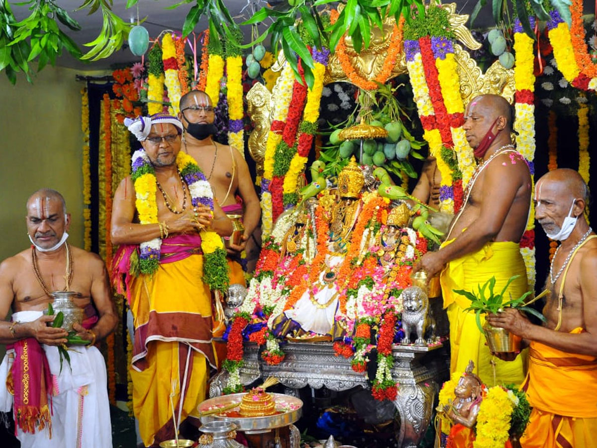 The coronation ceremony of Lord Sri Rama in Bhadrachalam Photo Gallery - Sakshi10