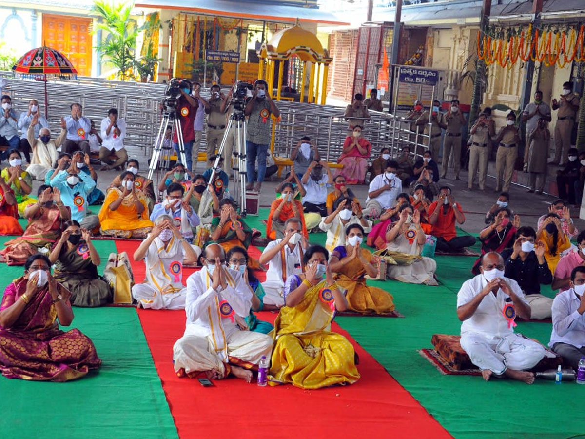 The coronation ceremony of Lord Sri Rama in Bhadrachalam Photo Gallery - Sakshi11