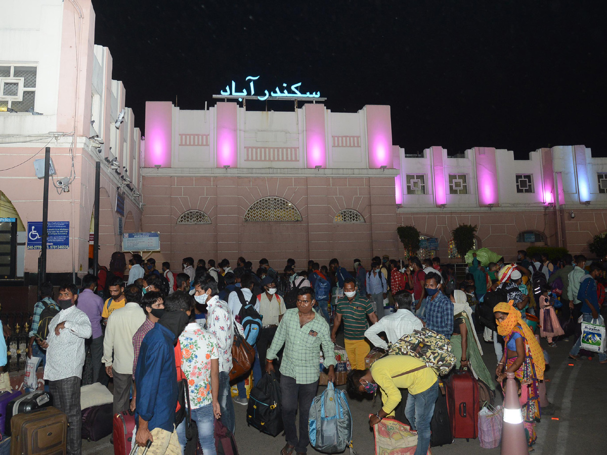 Hyderabad Heavy Rush at Secunderabad Railway Station - Sakshi1