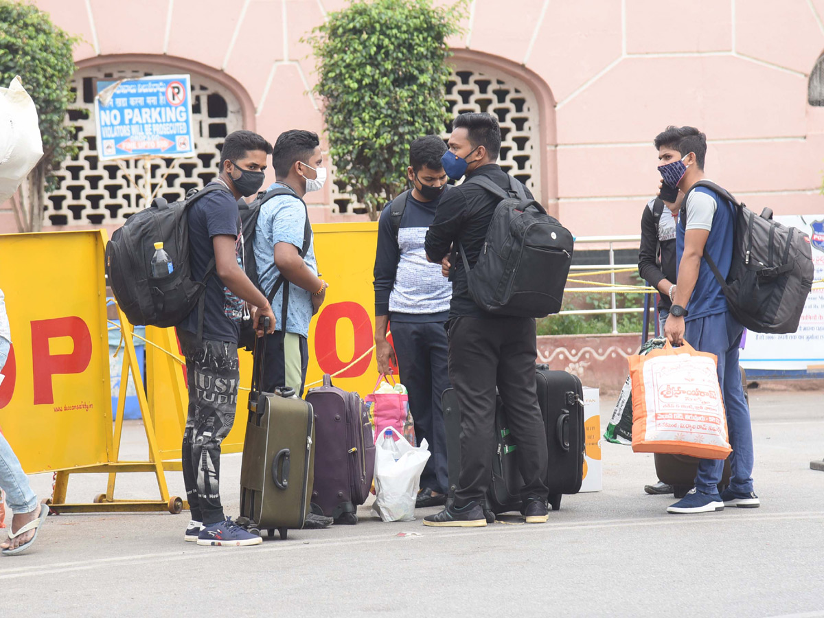 Hyderabad Heavy Rush at Secunderabad Railway Station - Sakshi12