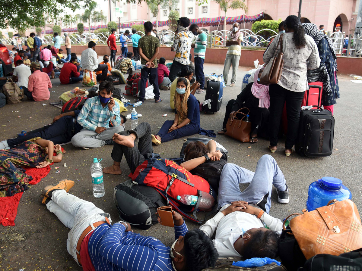 Hyderabad Heavy Rush at Secunderabad Railway Station - Sakshi13