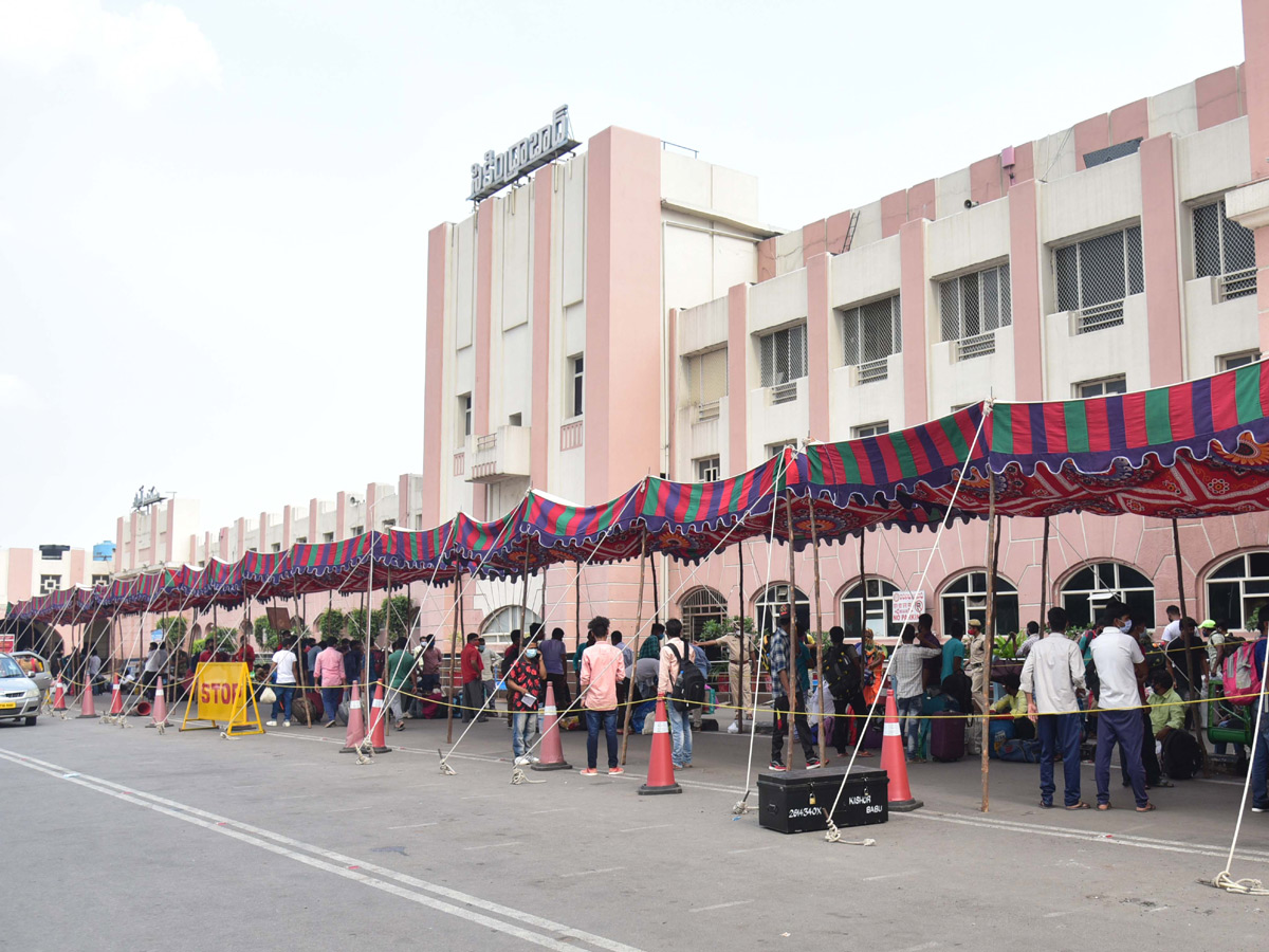 Hyderabad Heavy Rush at Secunderabad Railway Station - Sakshi15