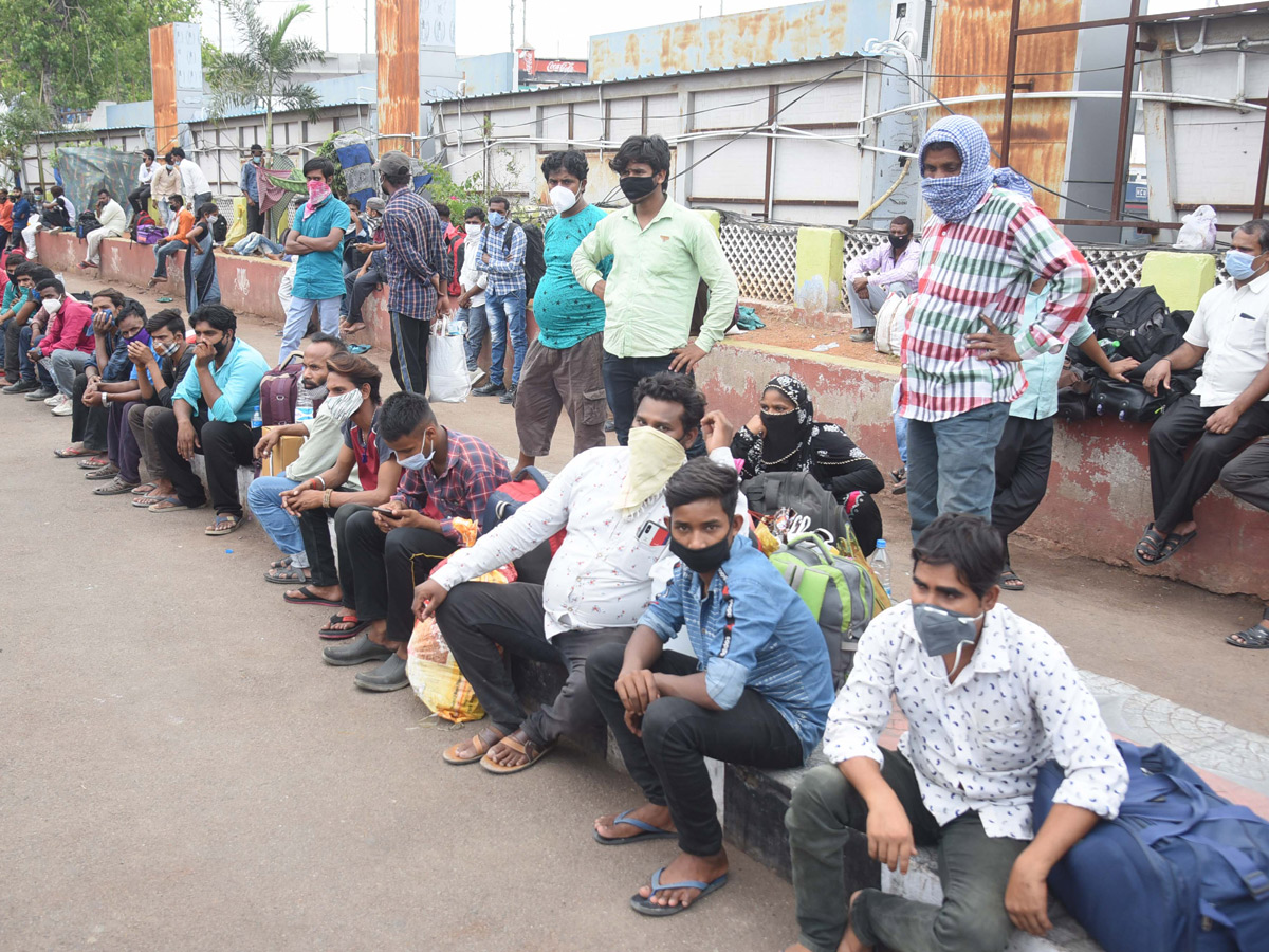 Hyderabad Heavy Rush at Secunderabad Railway Station - Sakshi17