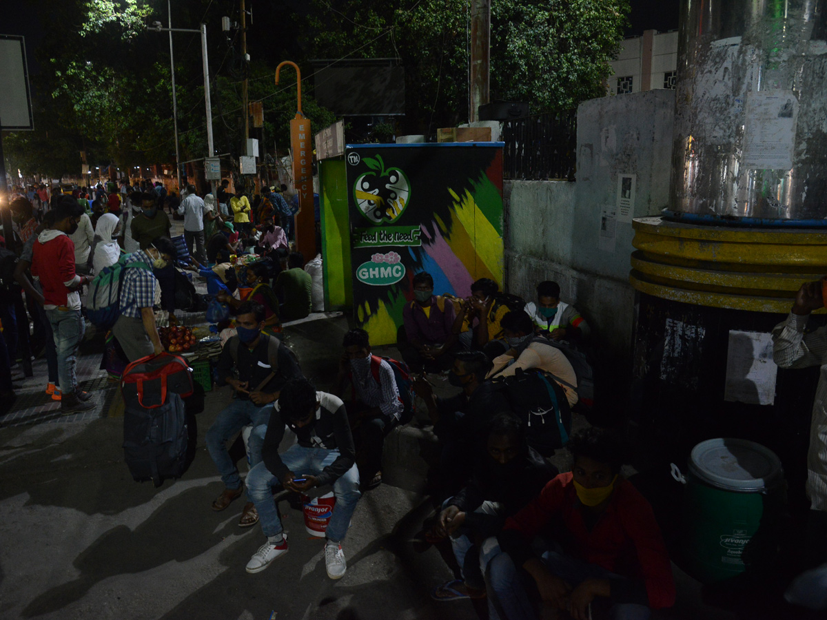 Hyderabad Heavy Rush at Secunderabad Railway Station - Sakshi18