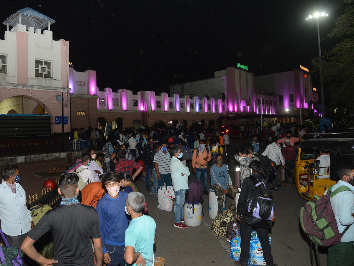 Hyderabad Heavy Rush at Secunderabad Railway Station - Sakshi19