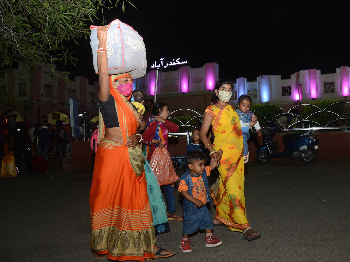 Hyderabad Heavy Rush at Secunderabad Railway Station - Sakshi2