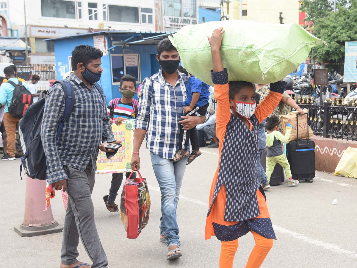 Hyderabad Heavy Rush at Secunderabad Railway Station - Sakshi23