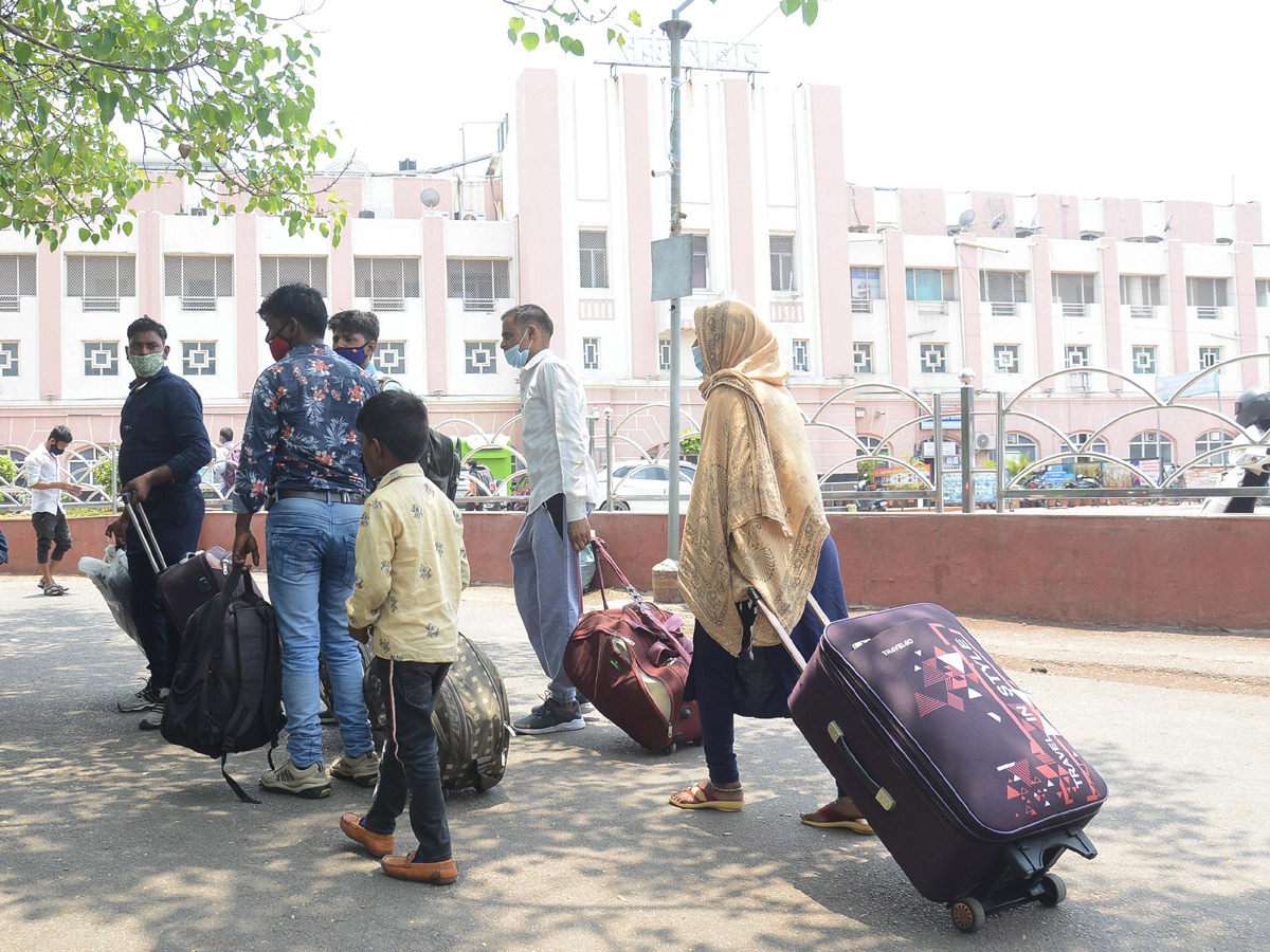 Hyderabad Heavy Rush at Secunderabad Railway Station - Sakshi25