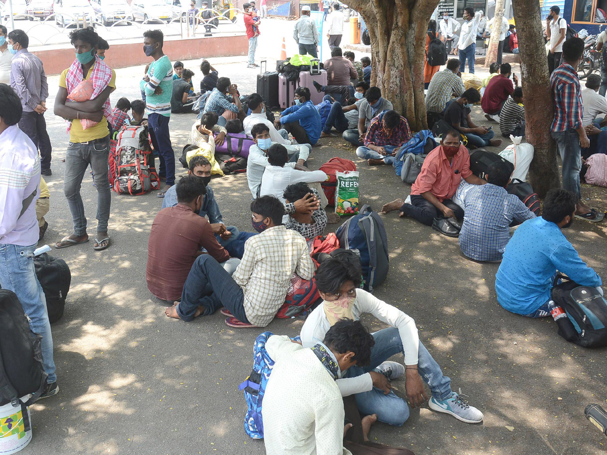 Hyderabad Heavy Rush at Secunderabad Railway Station - Sakshi28