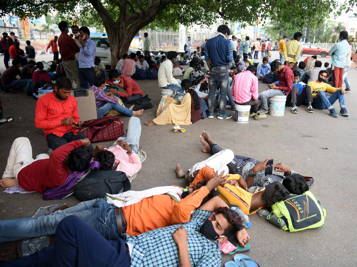 Hyderabad Heavy Rush at Secunderabad Railway Station - Sakshi33