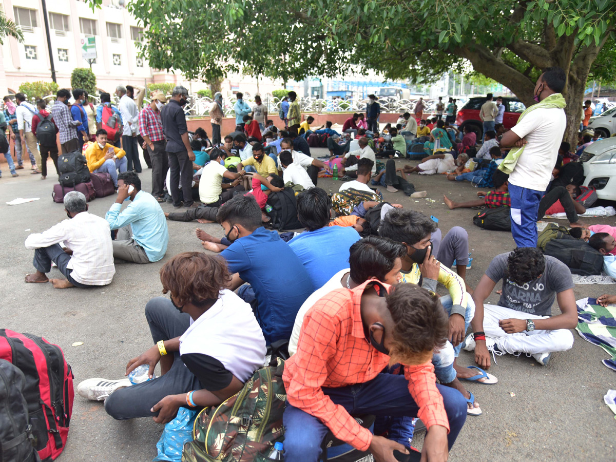 Hyderabad Heavy Rush at Secunderabad Railway Station - Sakshi5