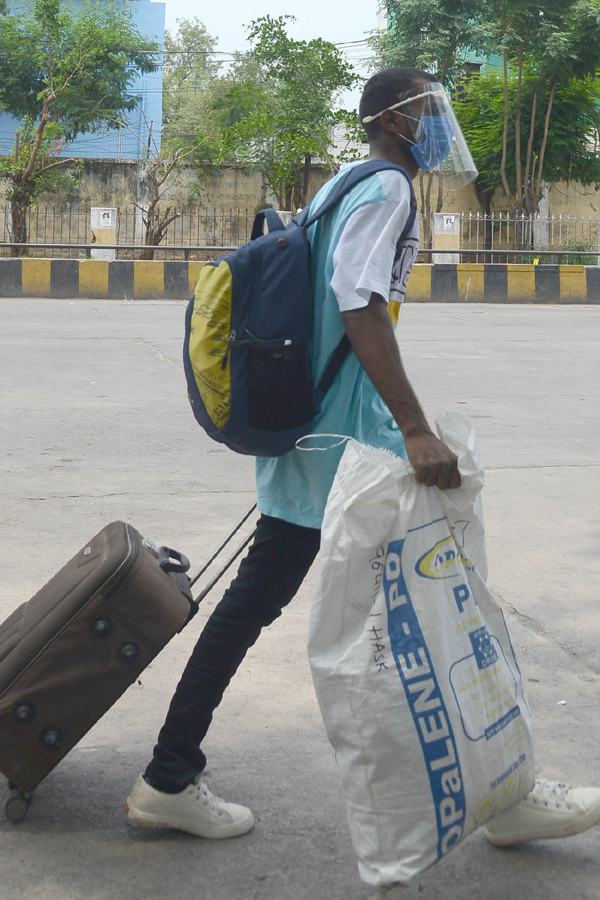 Hyderabad Heavy Rush at Secunderabad Railway Station - Sakshi40