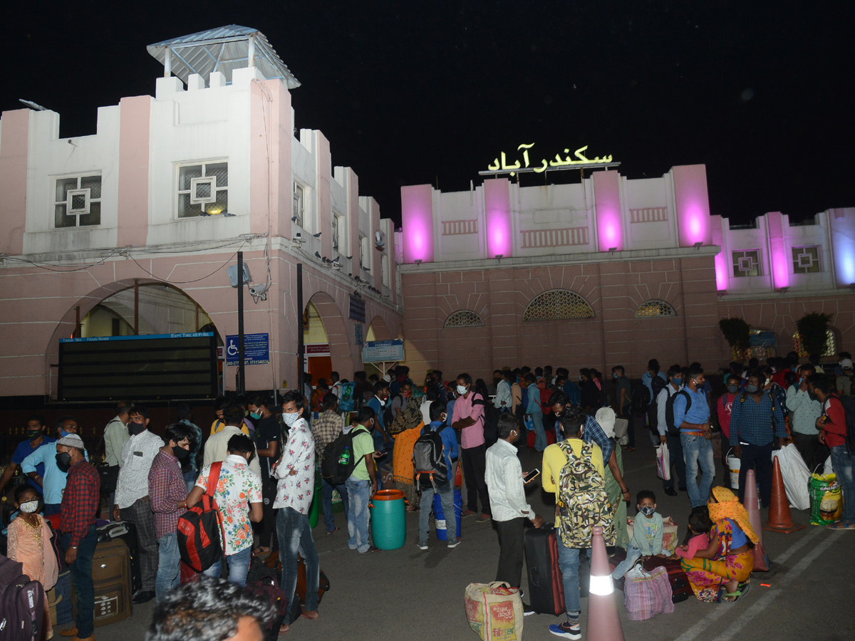 Hyderabad Heavy Rush at Secunderabad Railway Station - Sakshi7