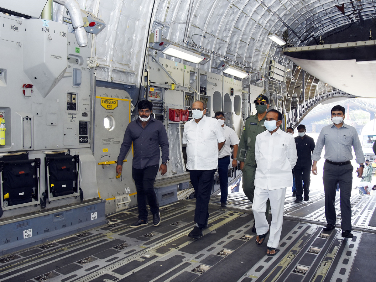 Telangana Oxygen Sents On Air Crafts To Odisha - Sakshi13