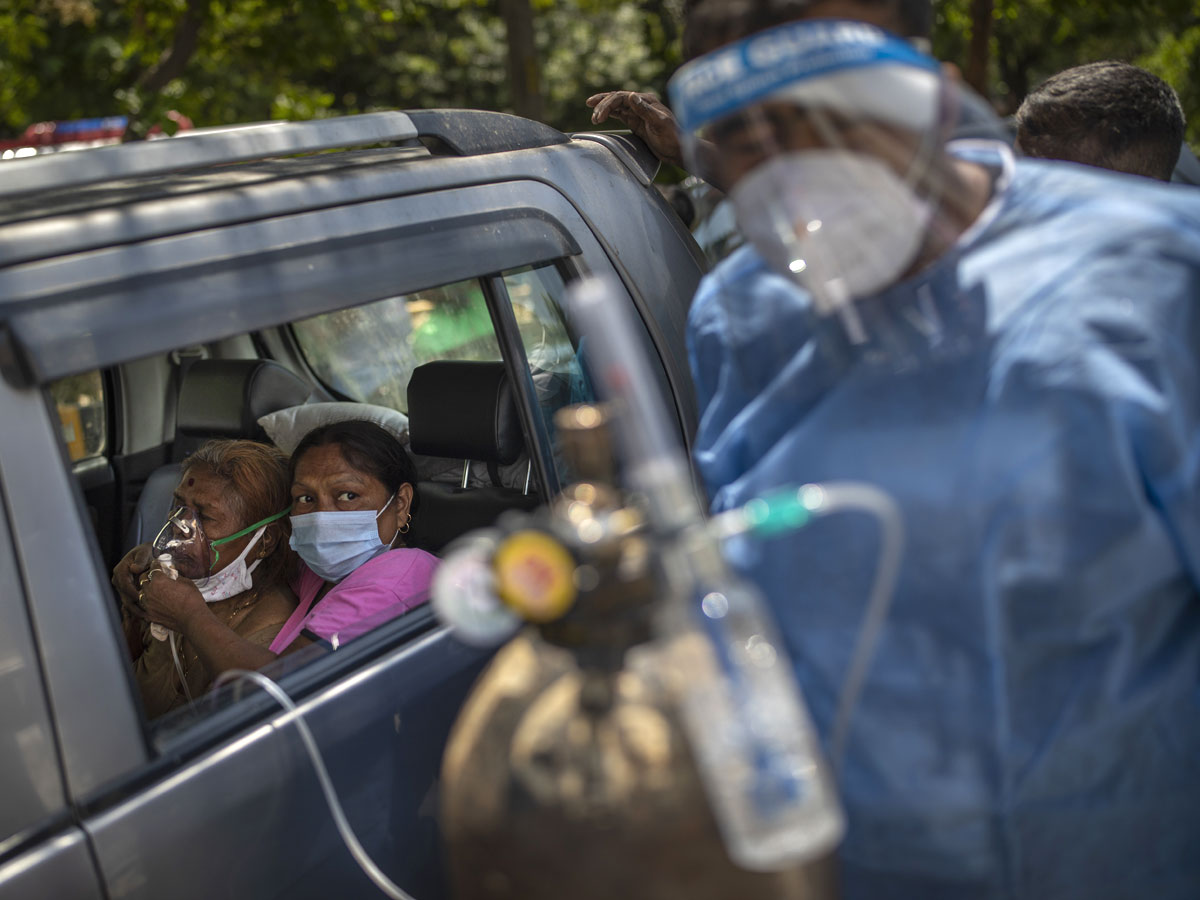 No Beds Covid Patients Get Oxygen Outside Photo Gallery  - Sakshi10