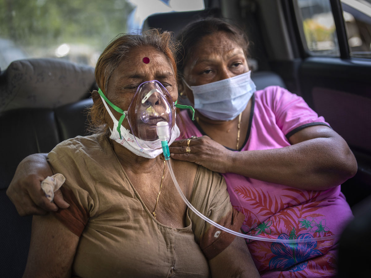 No Beds Covid Patients Get Oxygen Outside Photo Gallery  - Sakshi11