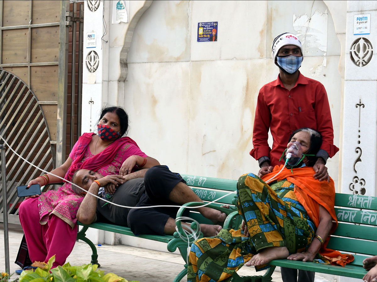 No Beds Covid Patients Get Oxygen Outside Photo Gallery  - Sakshi13