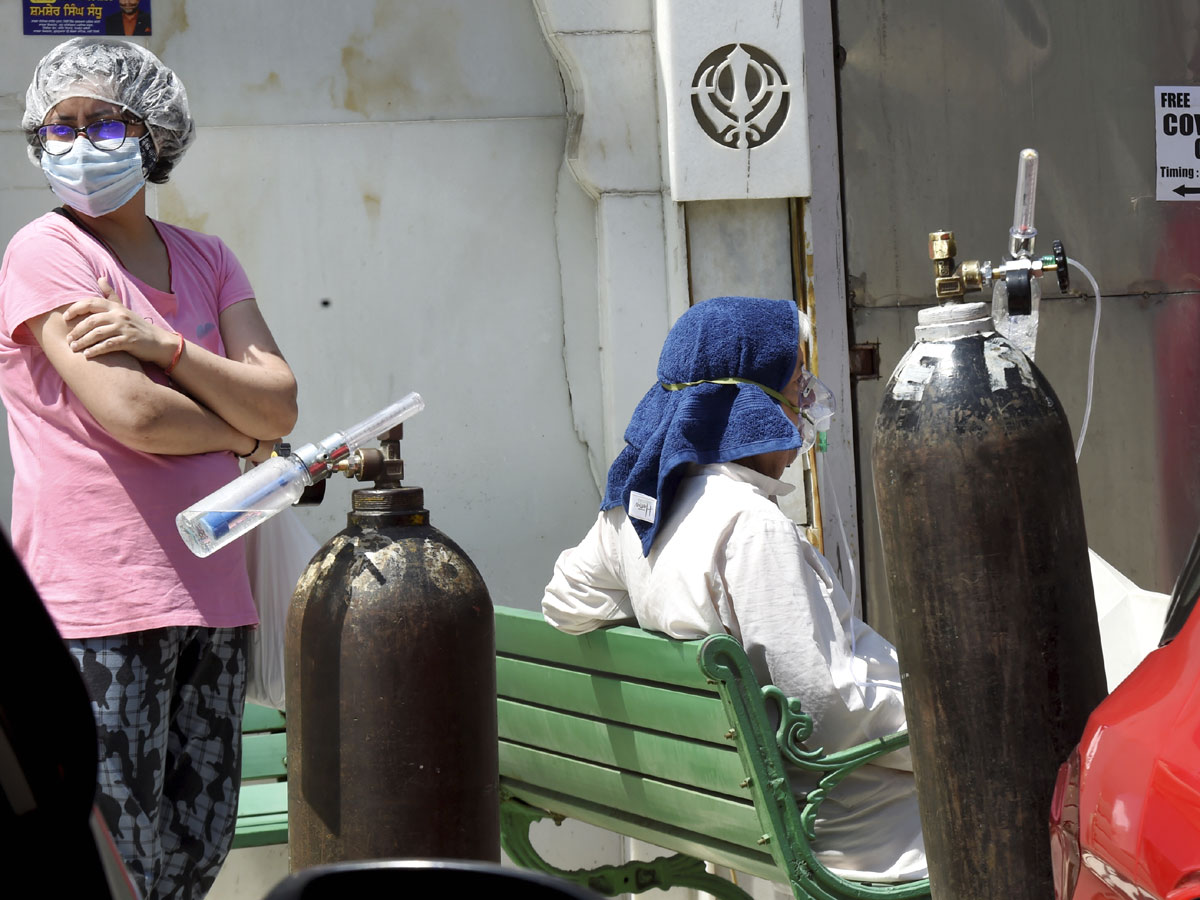 No Beds Covid Patients Get Oxygen Outside Photo Gallery  - Sakshi16