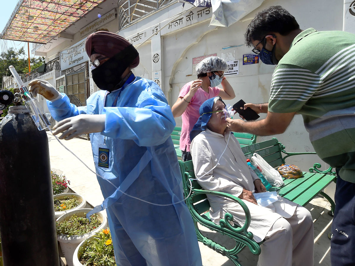 No Beds Covid Patients Get Oxygen Outside Photo Gallery  - Sakshi18