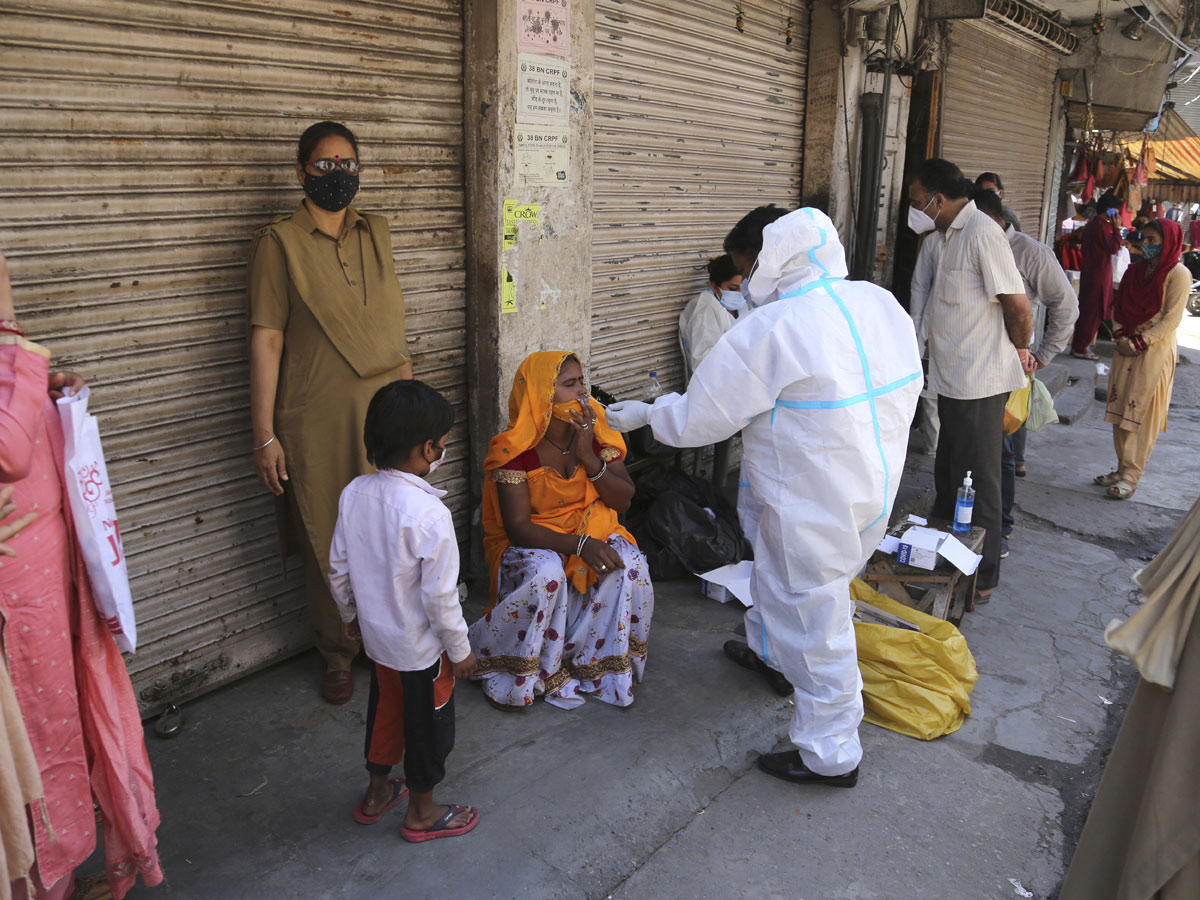 No Beds Covid Patients Get Oxygen Outside Photo Gallery  - Sakshi19