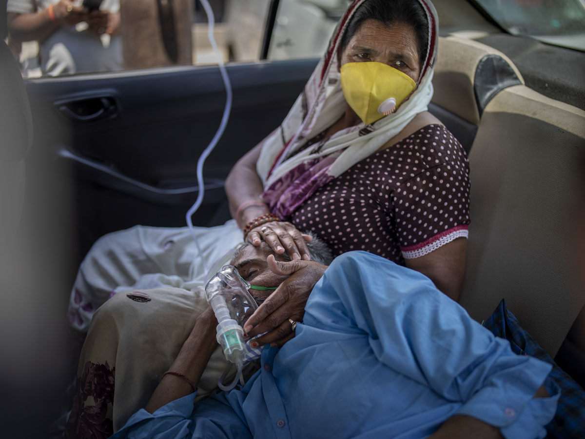 No Beds Covid Patients Get Oxygen Outside Photo Gallery  - Sakshi20