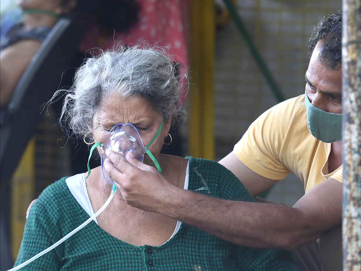 No Beds Covid Patients Get Oxygen Outside Photo Gallery  - Sakshi6