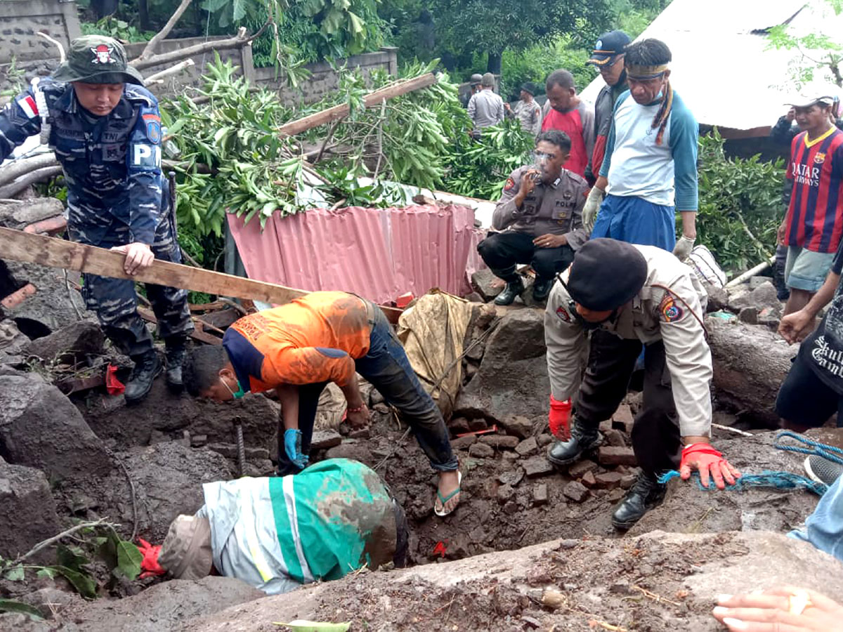 Heavy Rains Trigger Landslides, Floods In Indonesia Photo Gallery - Sakshi11