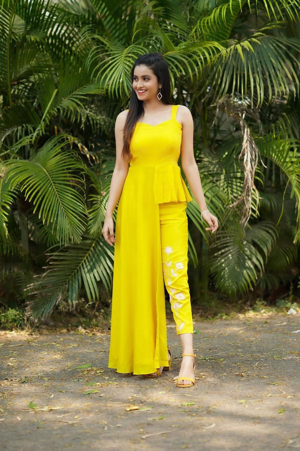 Deepika Pilli Latest Cute Photo Gallery - Sakshi25