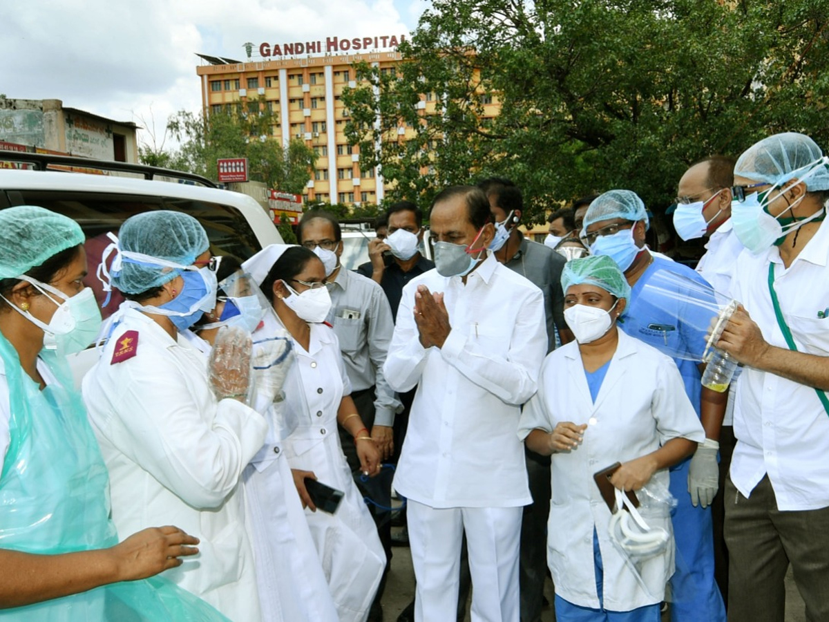 KCR visits Gandhi Hospital Photo Gallery - Sakshi13