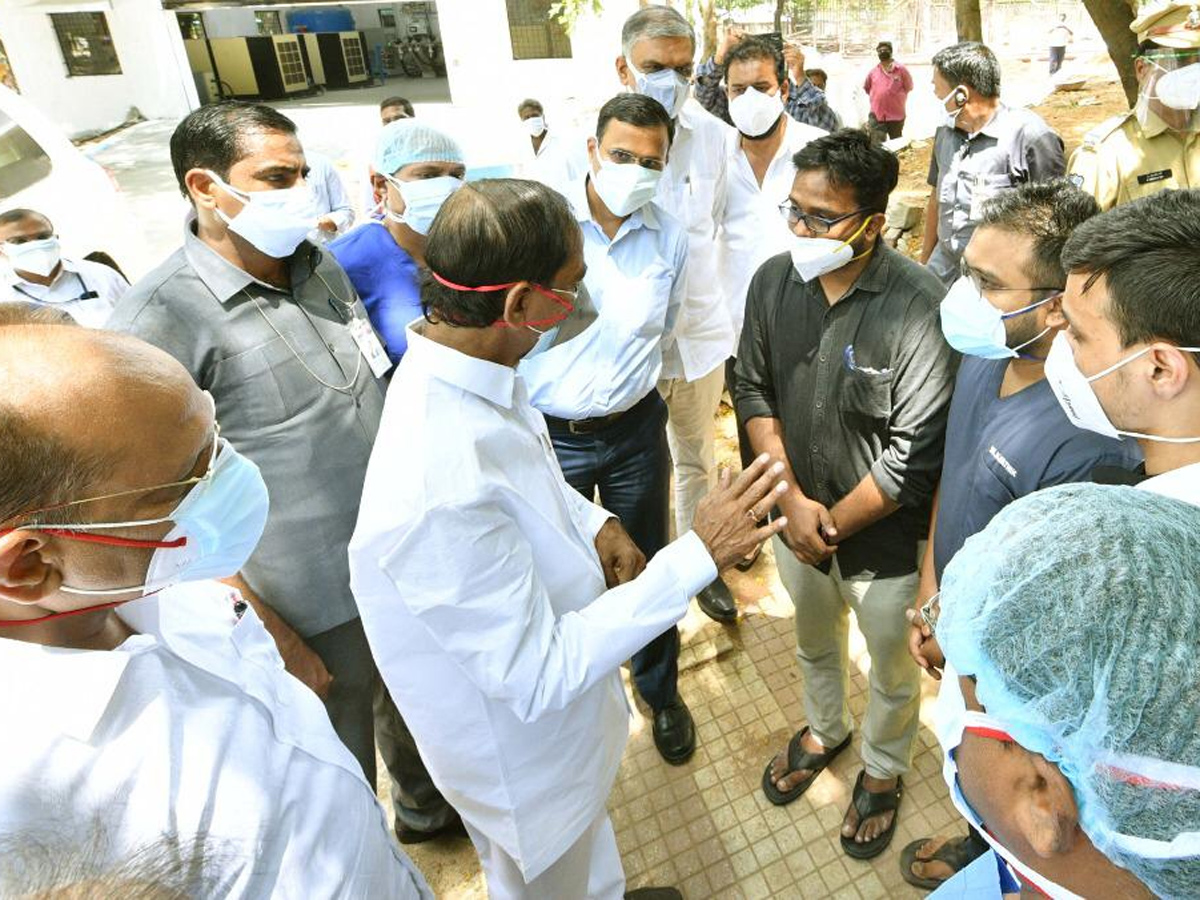 KCR visits Gandhi Hospital Photo Gallery - Sakshi14