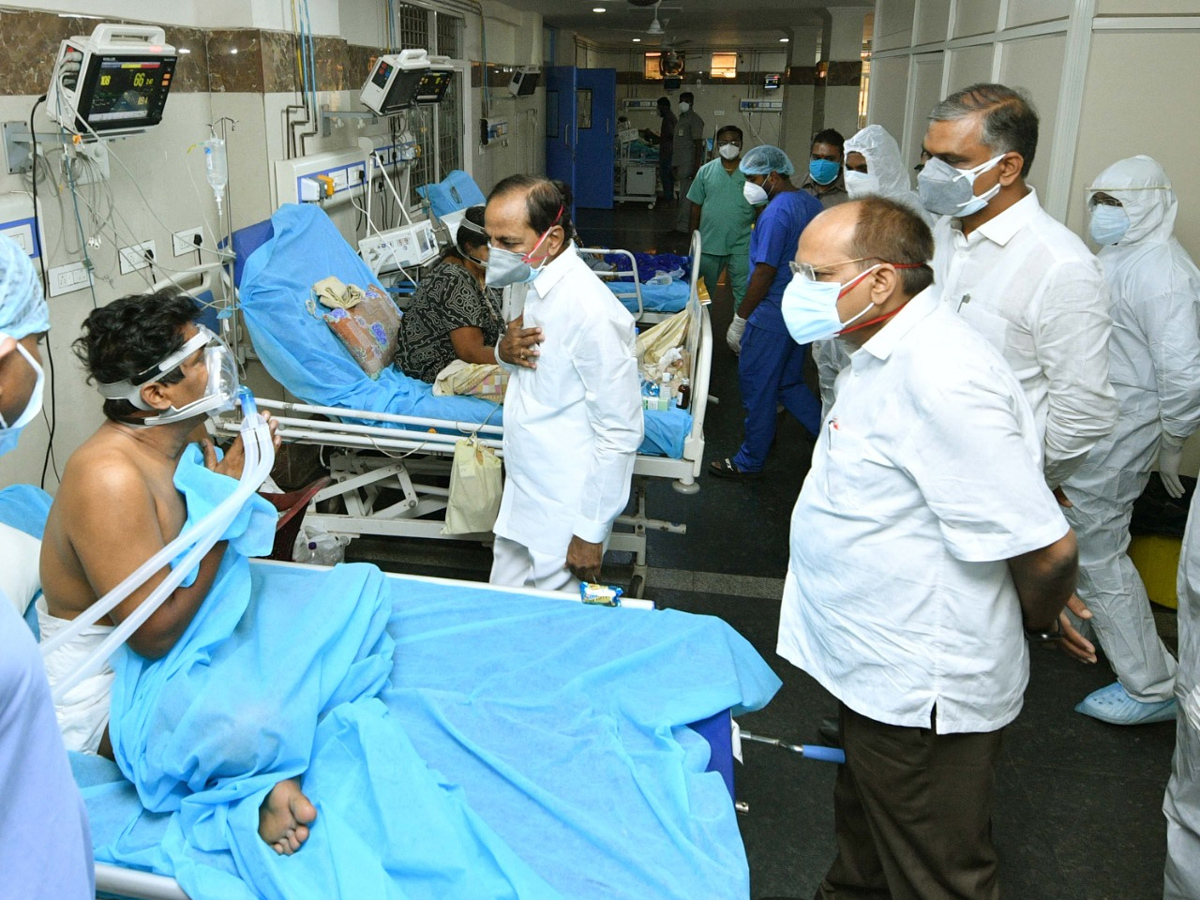 KCR visits Gandhi Hospital Photo Gallery - Sakshi4