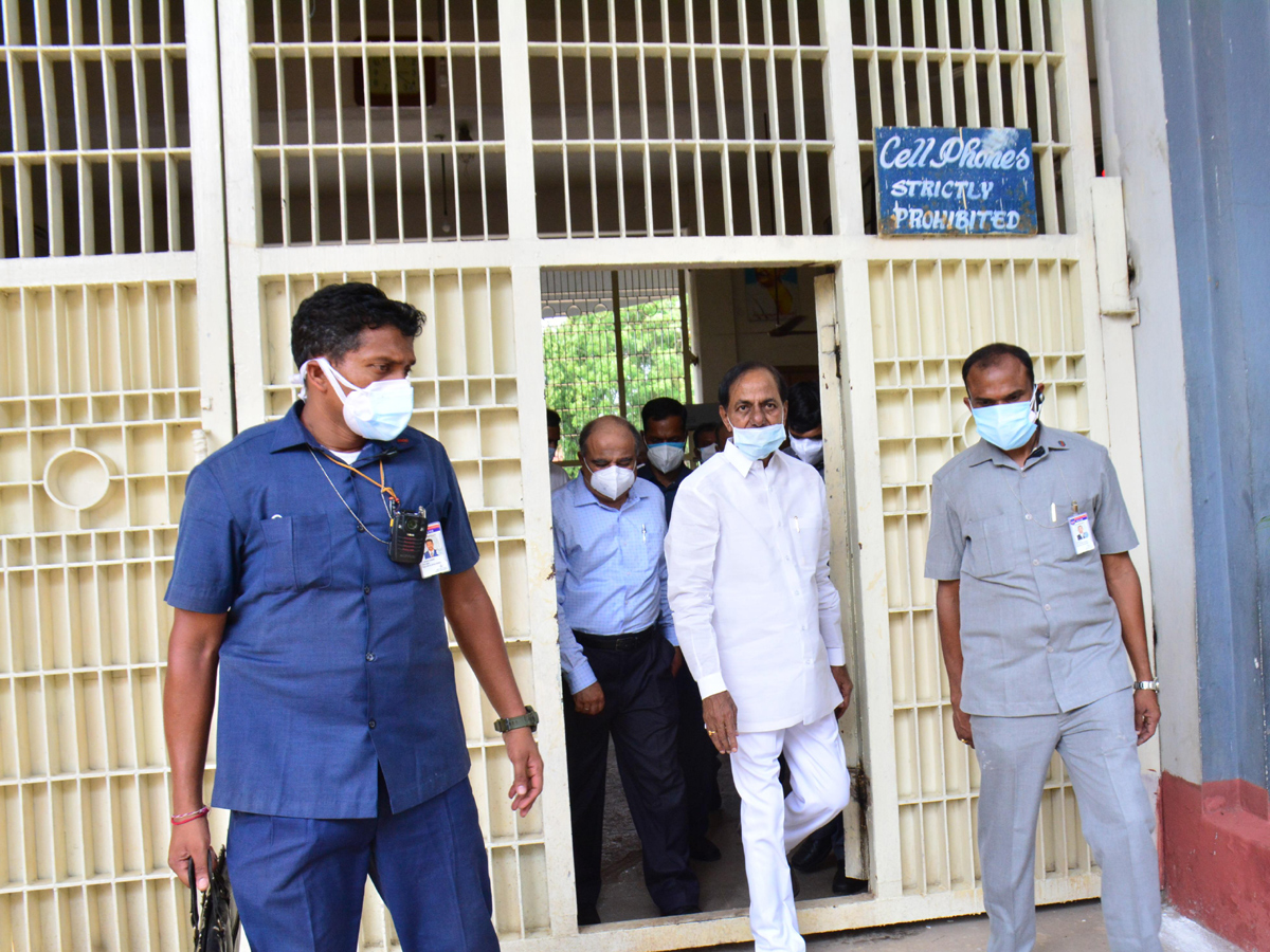 CM KCR Visits Warangal MGM Hospital Photo gallery - Sakshi2