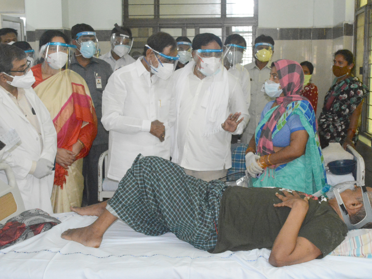 CM KCR Visits Warangal MGM Hospital Photo gallery - Sakshi1