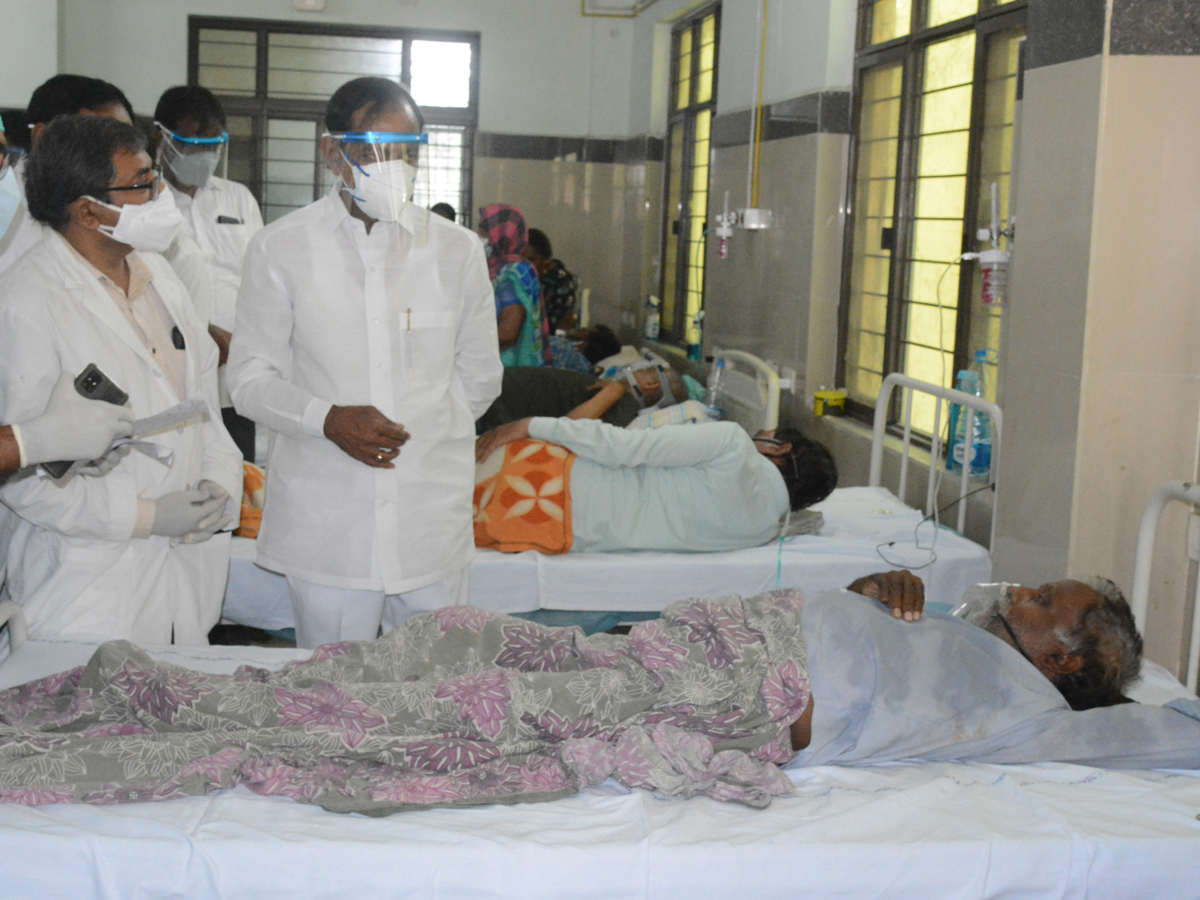 CM KCR Visits Warangal MGM Hospital Photo gallery - Sakshi13