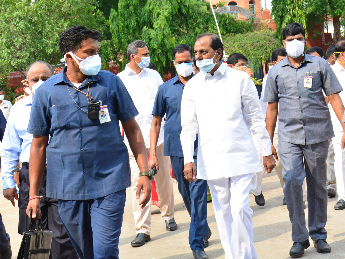 CM KCR Visits Warangal MGM Hospital Photo gallery - Sakshi3