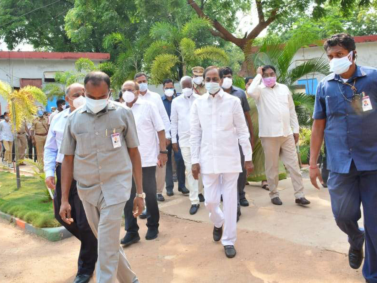 CM KCR Visits Warangal MGM Hospital Photo gallery - Sakshi8