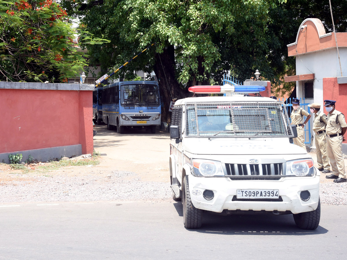 Shifting of Warangal central jail Photos - Sakshi13