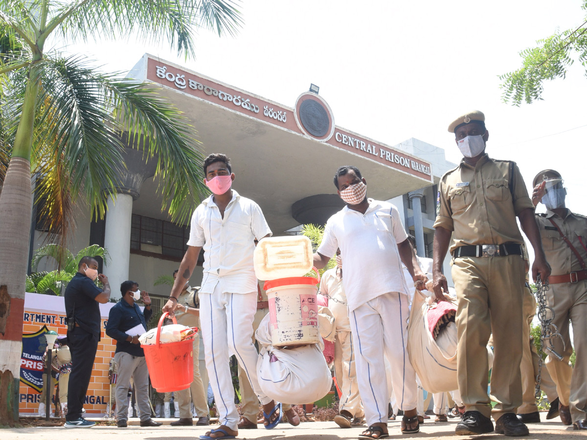 Shifting of Warangal central jail Photos - Sakshi15