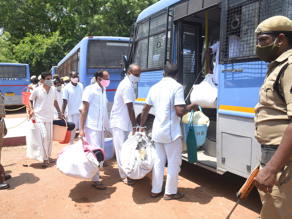 Shifting of Warangal central jail Photos - Sakshi16