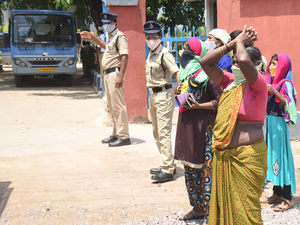 Shifting of Warangal central jail Photos - Sakshi18