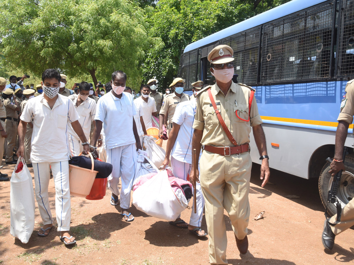 Shifting of Warangal central jail Photos - Sakshi24