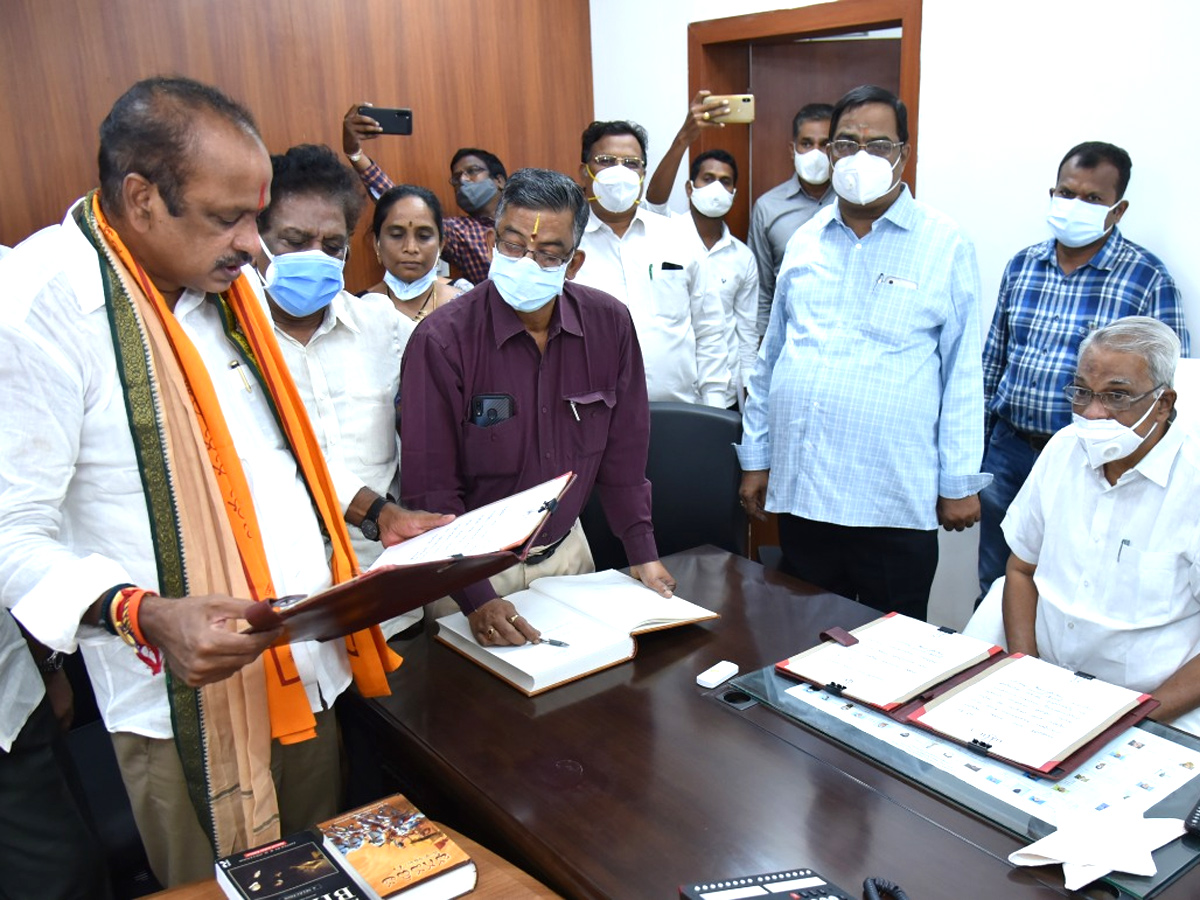 Four MLCs Takes Oath Progaram In AP Legislative Council  - Sakshi2