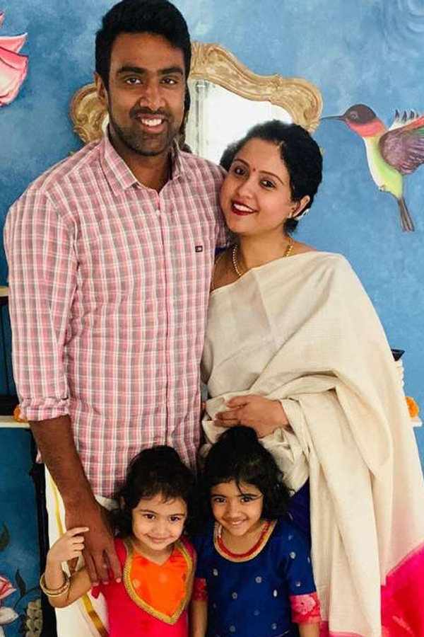 Indian Cricket Players With Family Photos - Sakshi19