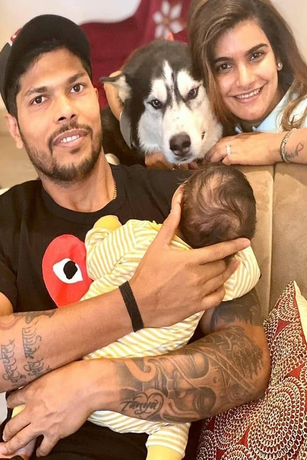 Indian Cricket Players With Family Photos - Sakshi26