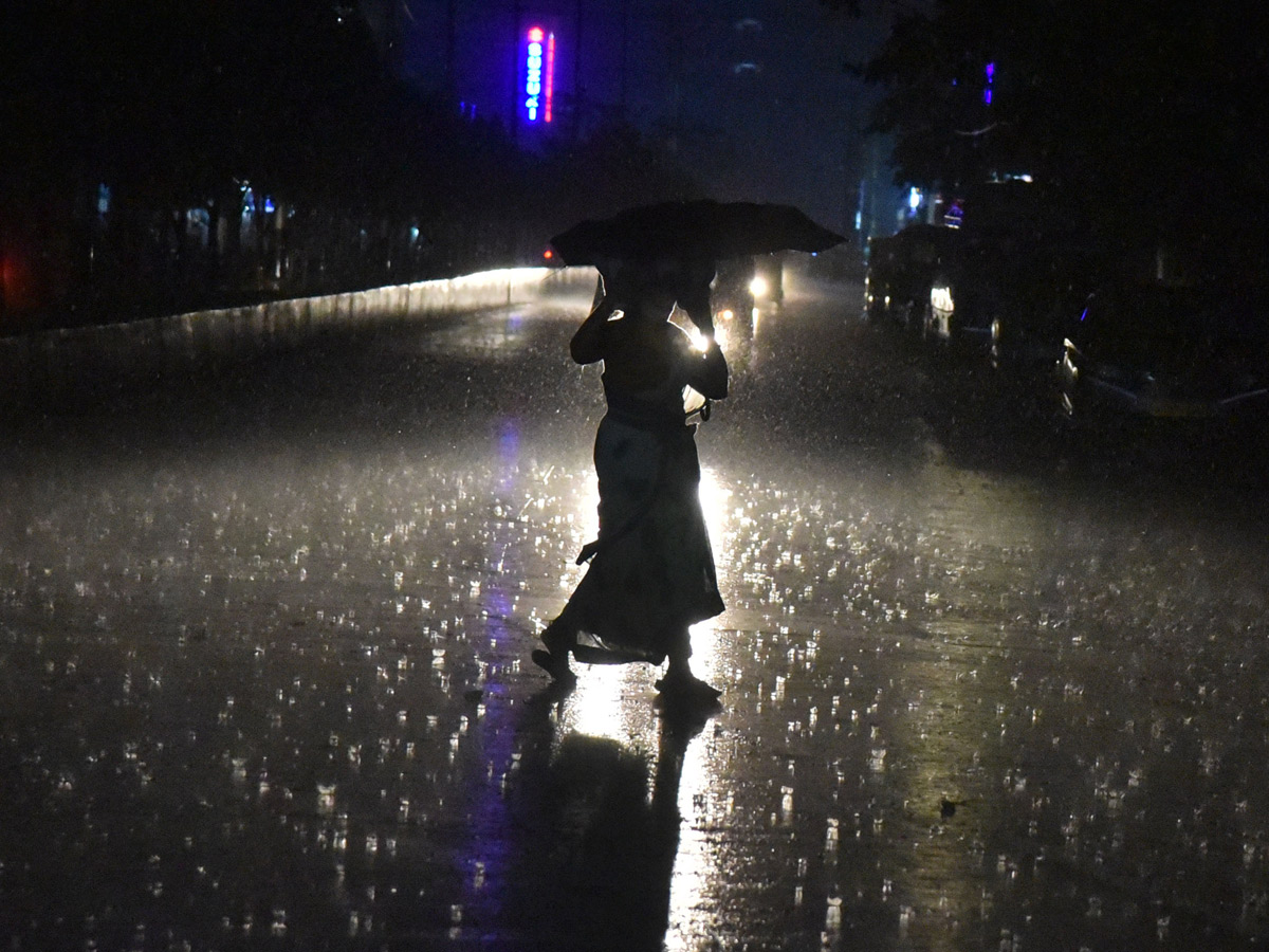 Heavy Rain in Andhra Pradesh Photo Gallery - Sakshi21