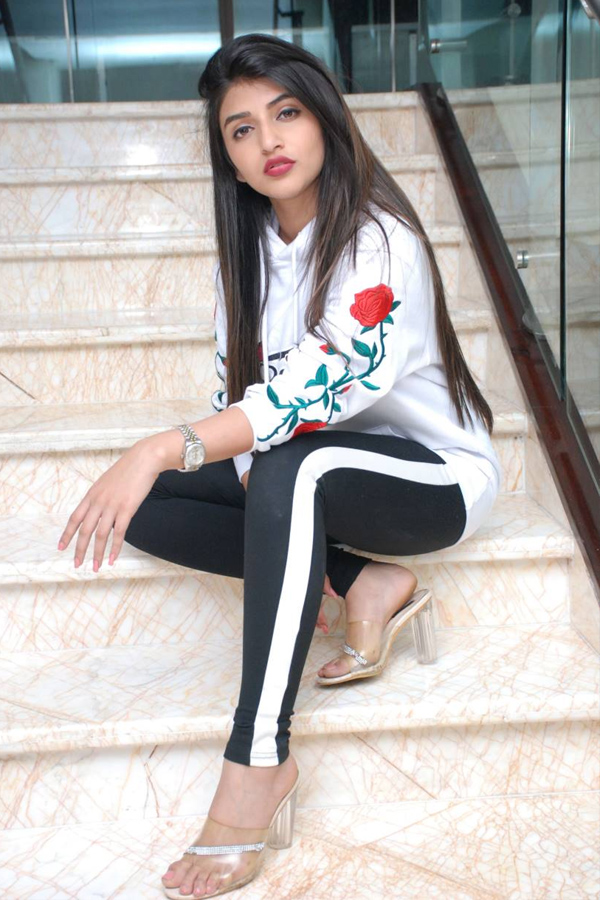 Pelli Sandadi Heroine Sree Leela Photo Gallery - Sakshi6