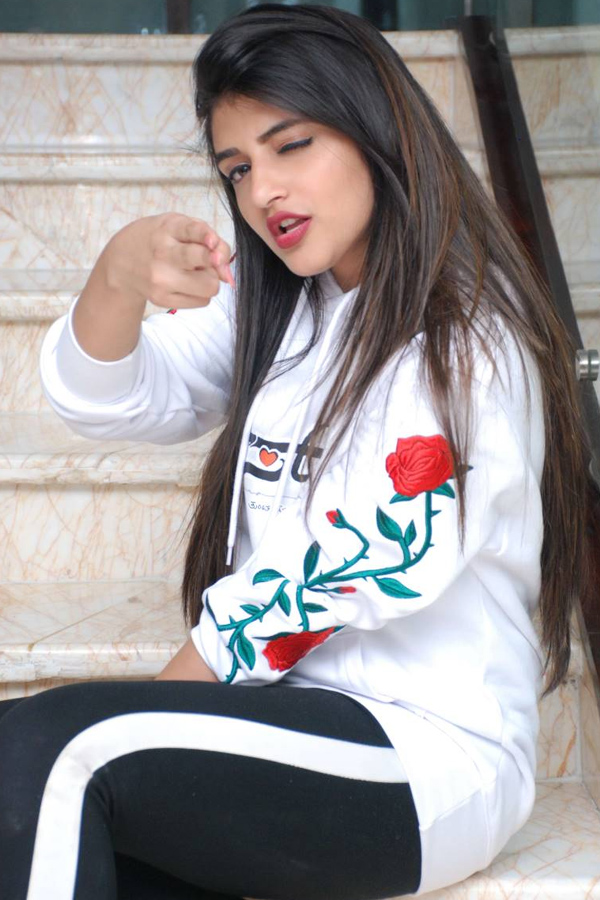 Pelli Sandadi Heroine Sree Leela Photo Gallery - Sakshi8