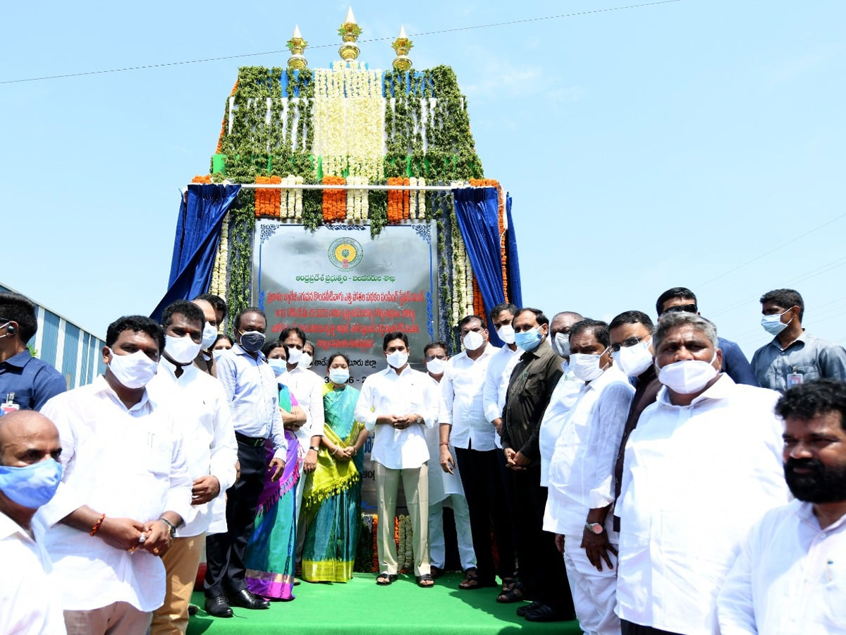 CM YS Jagan Lays Foundation Stone For Krishna River Karakatta - Sakshi6