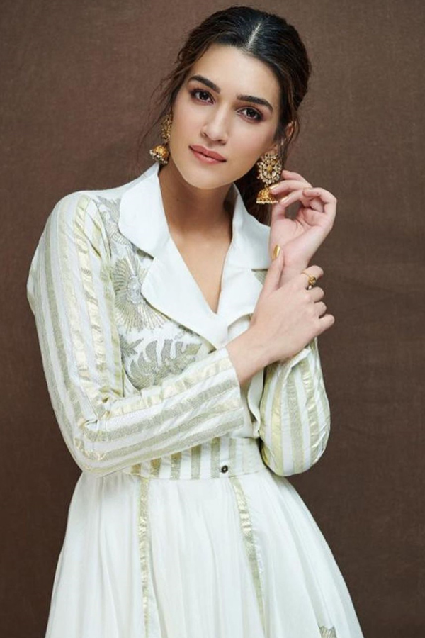 kriti sanon latest pics Photo Gallery - Sakshi16