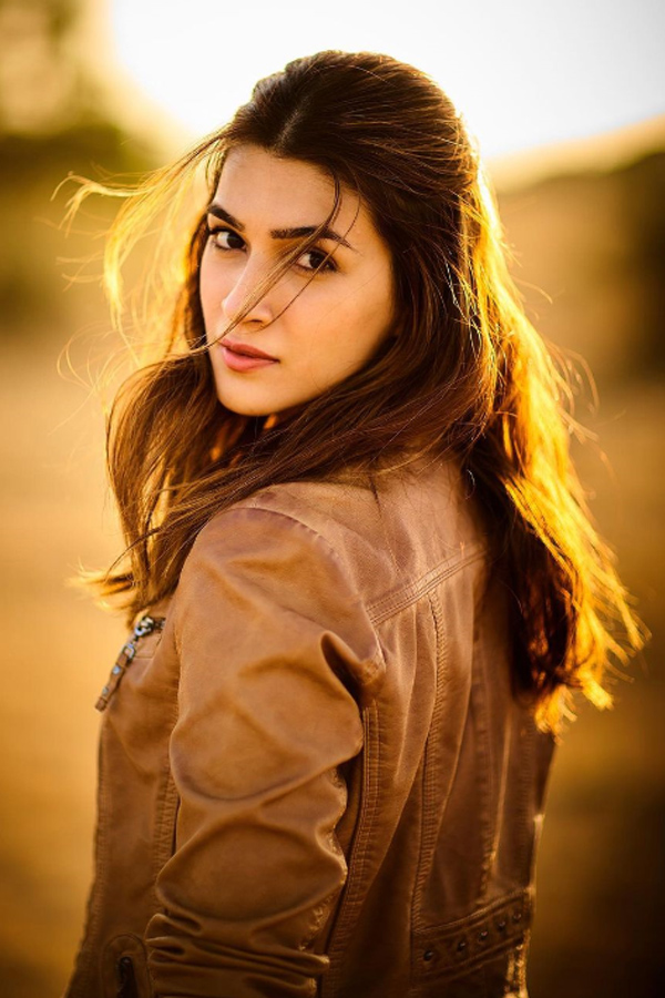 kriti sanon latest pics Photo Gallery - Sakshi19